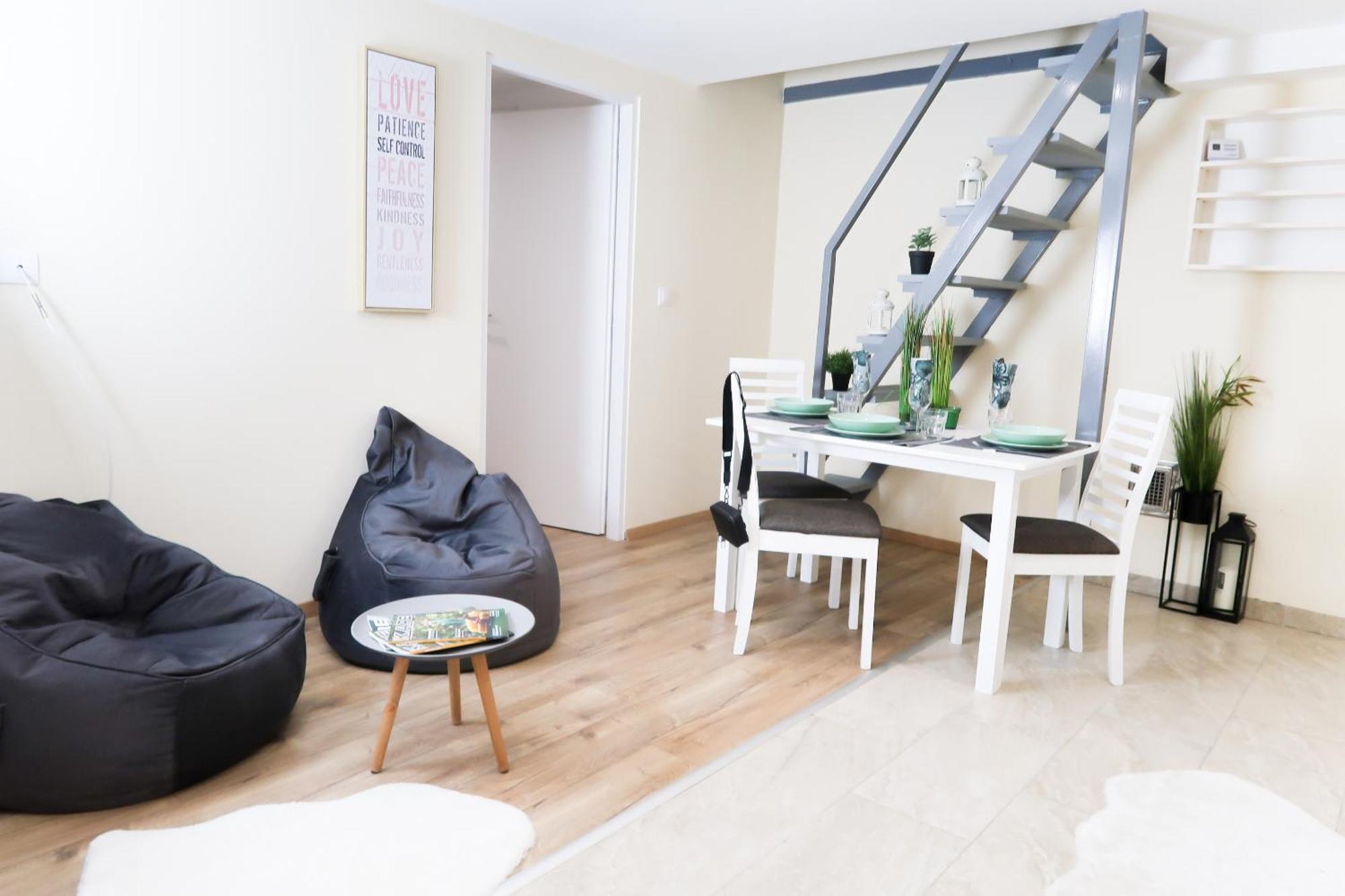 Budapest City Center, Nicely Renovated Apartment With 3 Bedrooms ภายนอก รูปภาพ