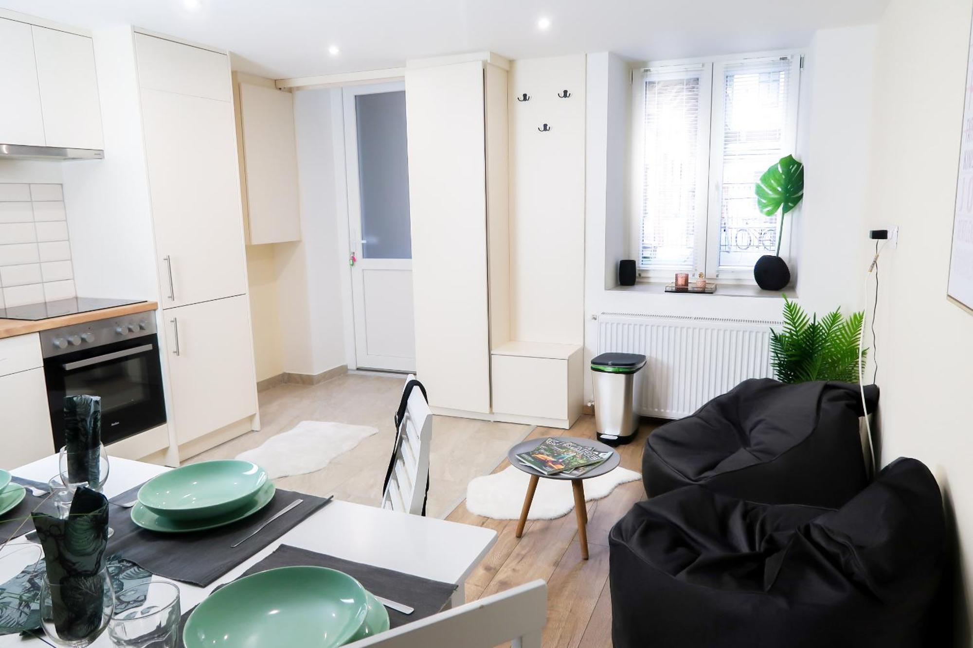 Budapest City Center, Nicely Renovated Apartment With 3 Bedrooms ภายนอก รูปภาพ